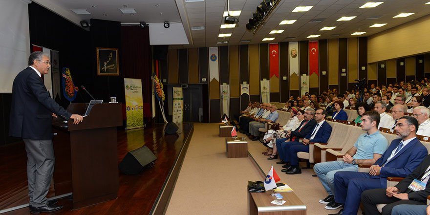 ksu,-turkiye-12.-tarla-bitkileri-kongresine-ev-sahipligi-yapti1.jpg