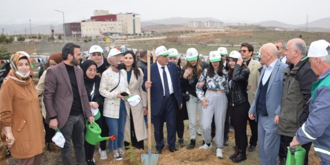 ksu-30-yilinda-pazarcik-afsin-andirin-ve-goksunda-30-bin-fidani-toprakla-bulusturuyor.jpeg