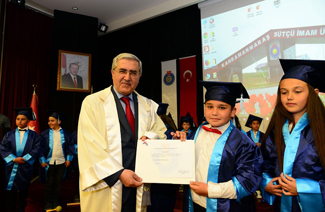 ksu-cocuk-universitesi-ilk-mezunlarini-verdi1.jpg