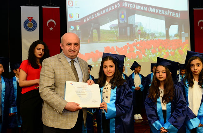 ksu-cocuk-universitesi-ilk-mezunlarini-verdi4.jpg