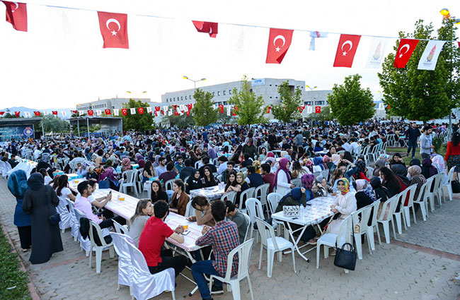 ksu-ogrencileri-iftar-yemeginde-bir-araya-geldi3.jpg