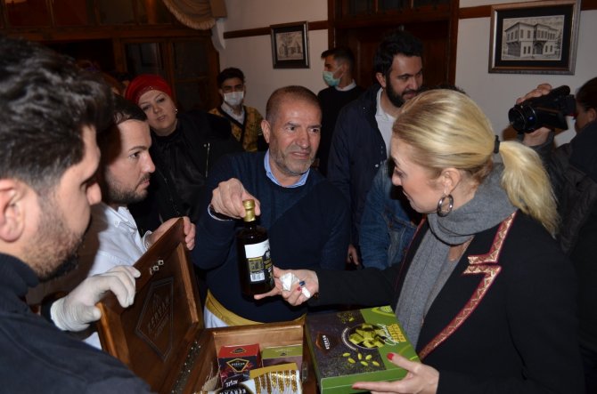 kultur-ve-turizm-bakani-mehmet-nuri-ersoyun-esi-pervin-ersoy-ve-rotahane-ekibinin-kahramanmarastaki-duragi-tarihi-kocabas-konagi-oldu.jpg