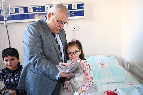 mahcicek’ten-cocuk-hastalara-surpriz-ziyaret1.jpg