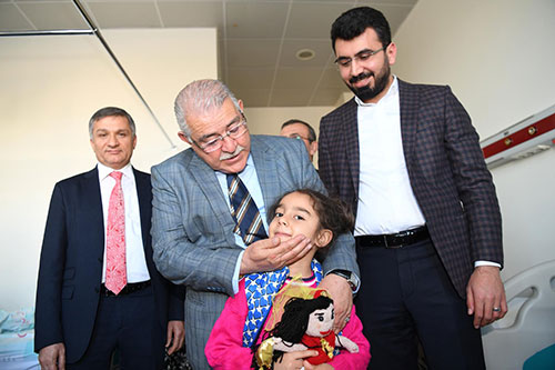 mahcicek’ten-cocuk-hastalara-surpriz-ziyaret2.jpg