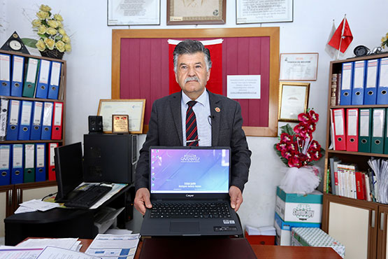 muhtarlara-telekonferans-icin-laptop-dagitildi1.jpg