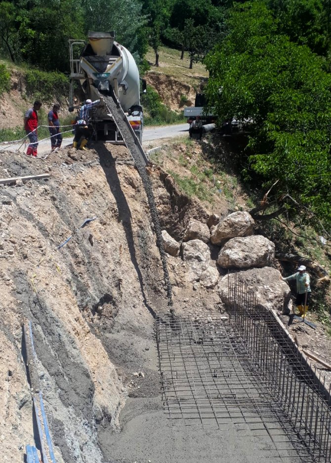 o-yoldaki-heyelan-sorununu-buyuksehir-cozuyor.jpeg