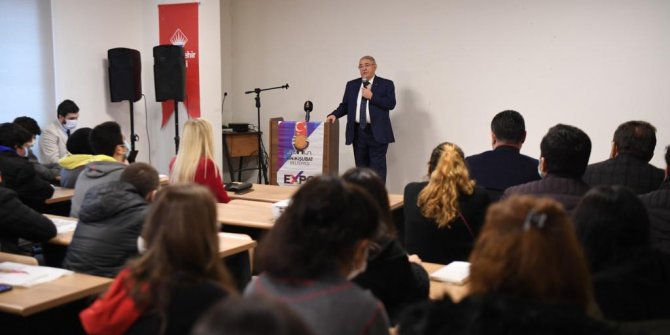 onikisubat-belediye-baskani-hanefi-mahcicek-kariyer-gunleri-kapsaminda-merkezde-bulunan-lise-ogrencilerine-expo-2023u-anlatiyor.jpg