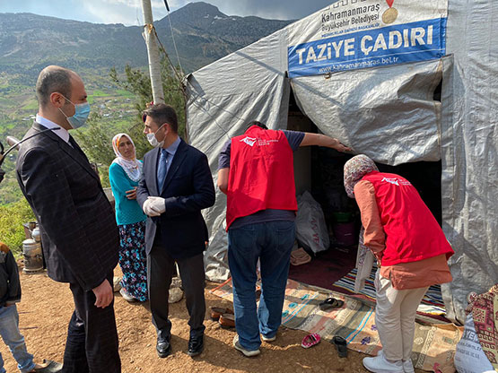 onikisubat-belediyesi’nden,-evi-yanan-aileye-yardim2.jpg