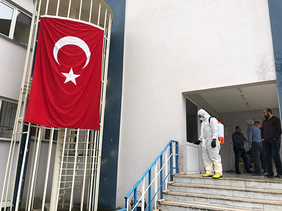 onikisubat-belediyesi,-dezenfekte-islemlerine-devam-ediyor-2.jpg