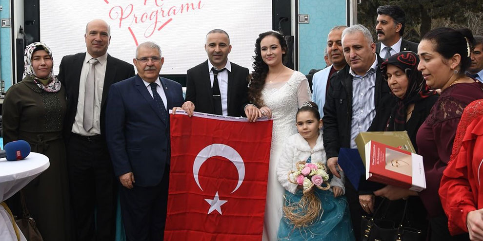 onikisubat-belediyesi-ciftlerin-en-mutlu-gununde-yaninda1.jpg