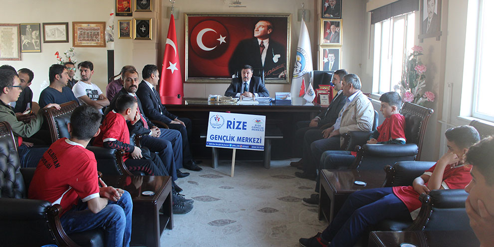 rizeli-genclerden-baskan-celegen’e-ziyaret-3.jpg