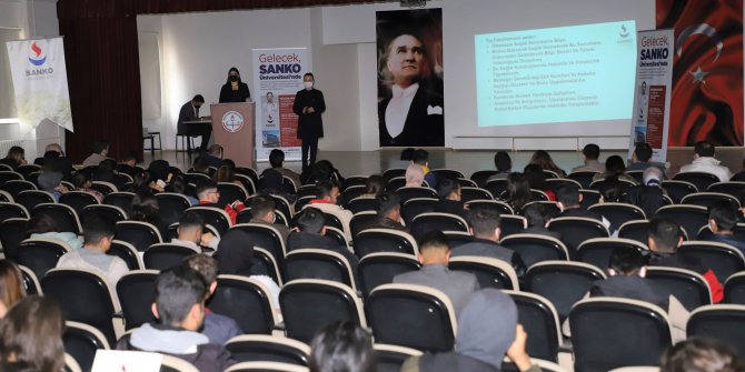 sanko-universitesi-akademisyenleri-hedeflerinize-ulasmak-elinizde-iii-konulu-kariyer-gunu-kapsaminda-nizipte-egitimciler-ve-ogrencilere-universite-ve-bolumlere-iliskin-bilgi.jpg