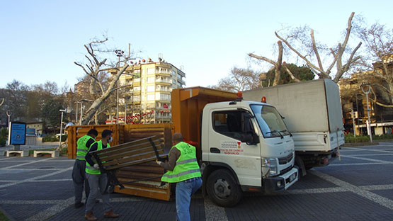 tedbir-amacli-oturma-banklarini-kaldirildi1.jpg