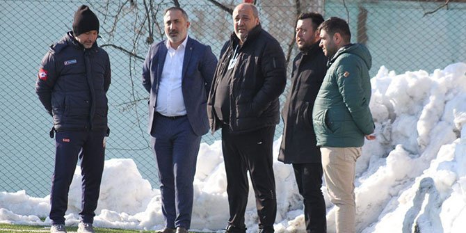 tff-2-lig-kirmizi-grupta-mucadele-eden-kahramanmarasspor-deplasmanda-an-zentrum-bayburt-ozel-idare-spor-karsisinda-puan-arayacak.jpg