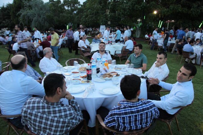 thumbnail_is-dunyasinin-101-kurulusu-iftarda-bulustu-(3).jpg