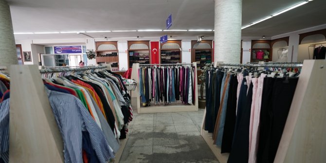 toplamda-35-bin-kisiye-dermankart-ofisleri-araciligiyla-sosyal-destek-veren-buyuksehir-belediyesi-iyilik-hep-moda-projesi-ile-bagislanan-kiyafetleri-ihtiyac-sahibi-vatandaslara-teslim-ediyor.jpg