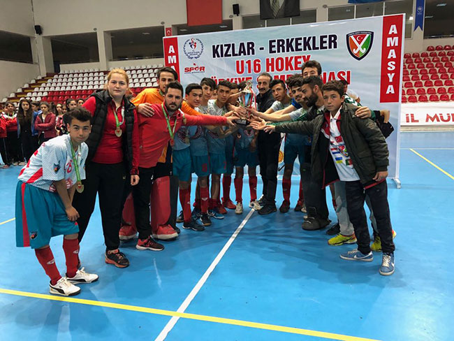 turkiye-sampiyonu-u16-hokey-takimindan-ziyaret1.jpg