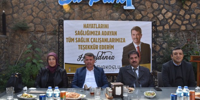 turkoglu-belediye-baskani-osman-okumus-yasadigimiz-zorlu-pandemi-surecinde-ailelerinden-sevdiklerinden-her-turlu-haklarindan-fedakarlik-ederek-buyuk-bir-ozveriyle-gorev-yapan-ilcedeki-saglik-calisanlarina-kisa-sure-once.jpg
