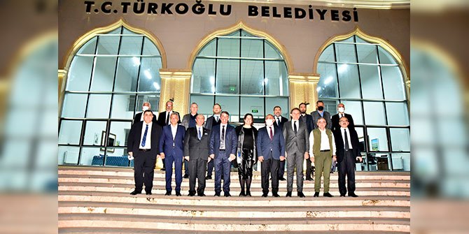 turkoglu-belediyesinde-duzenlenen-toplantida-belediye-baskani-osman-okumus-sunumlarla-sanayilesen-turkoglu-hakkinda-bilgiler-verdi-001.jpg