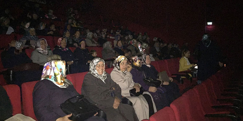 turkoglundaki-kadinlar-sinema-ile-bulustu2.jpg