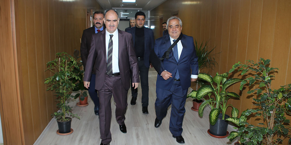 vali-ozkandan-rektor-ozgule-ziyaret.jpg
