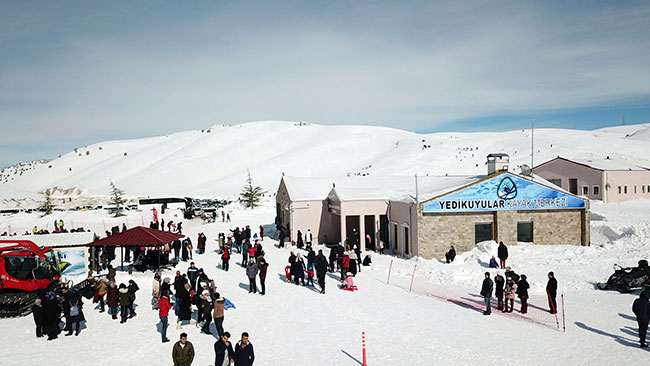 yedikuyular-kayak-merkezine-ziyaretci-akini-devam-ediyor.jpg