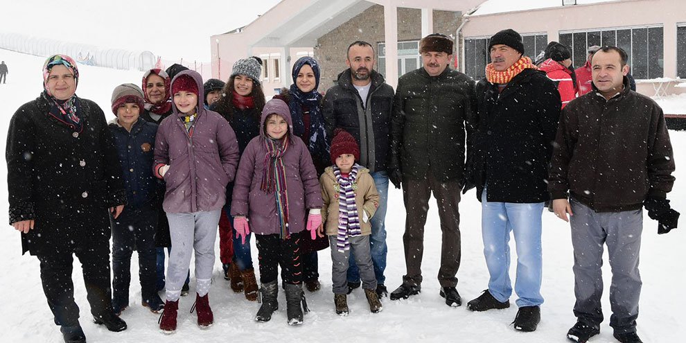 yedikuyular-kayak-merkezine-ziyaretci-akini1.jpg