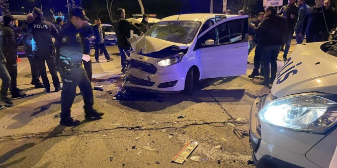 Kahramanmaraş’ta polisten kaçan araç ekip otosuna çarptı